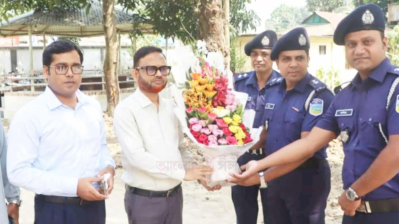 গফরগাঁওয়ে বিভিন্ন দপ্তর পরিদর্শন ও উন্নয়নমূলক কাজের উদ্বোধন করলেন -জেলা প্রশাসক মুফিদুল আলম