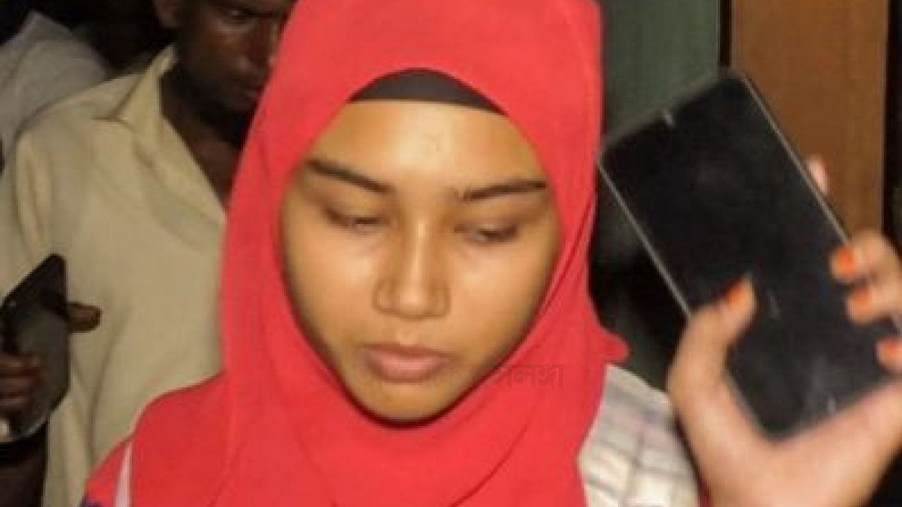 তাড়াশে বিয়ের দাবি চাচার শালি, ভাতিজার বাড়িতে দুইদিন ধরে অনশন