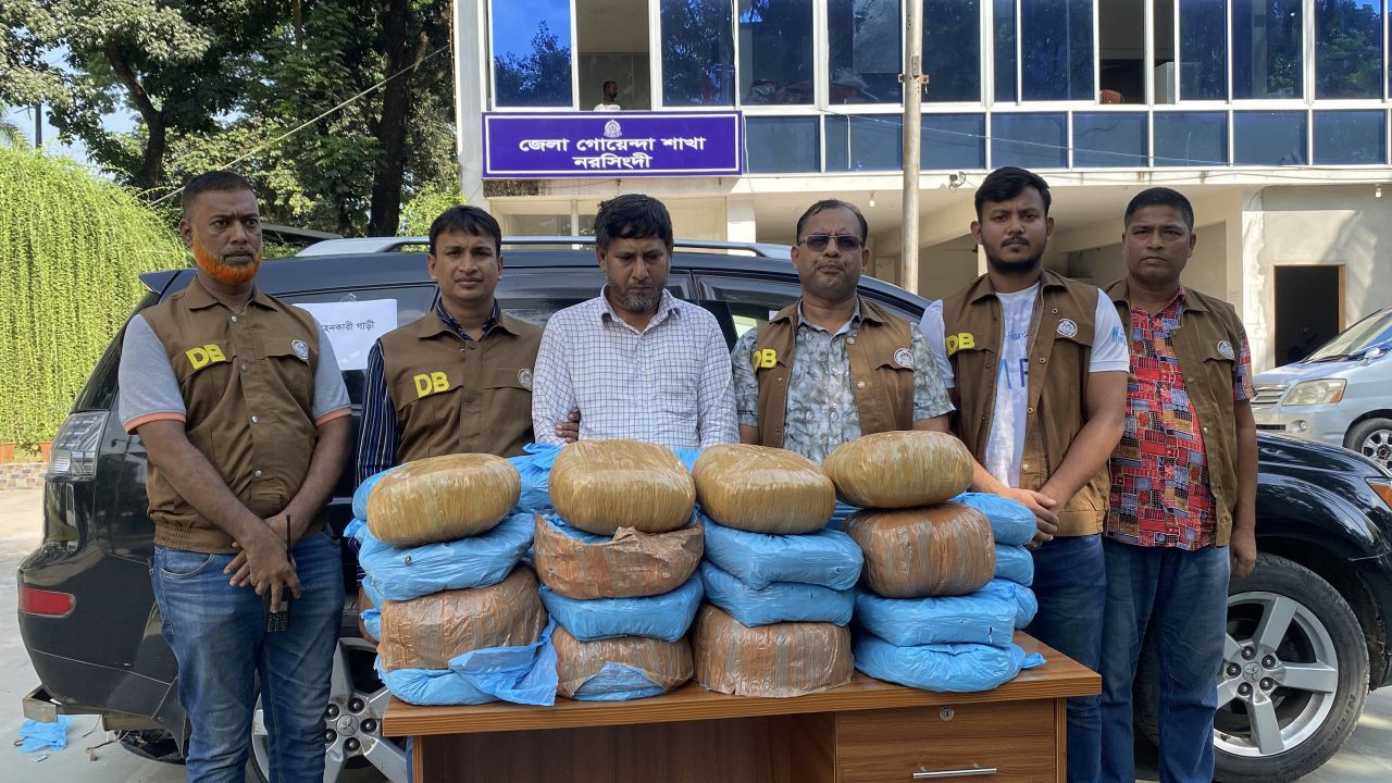 নরসিংদীতে ৪৬ কেজি গাঁজাসহ গ্রেপ্তার-১