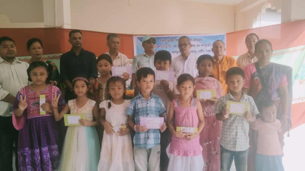 খাগড়াছড়িতে মন্দির ভিত্তিক শিক্ষা কার্যক্রমের গীতা ও কুইজ প্রতিযোগিতার পুরস্কার বিতরণ