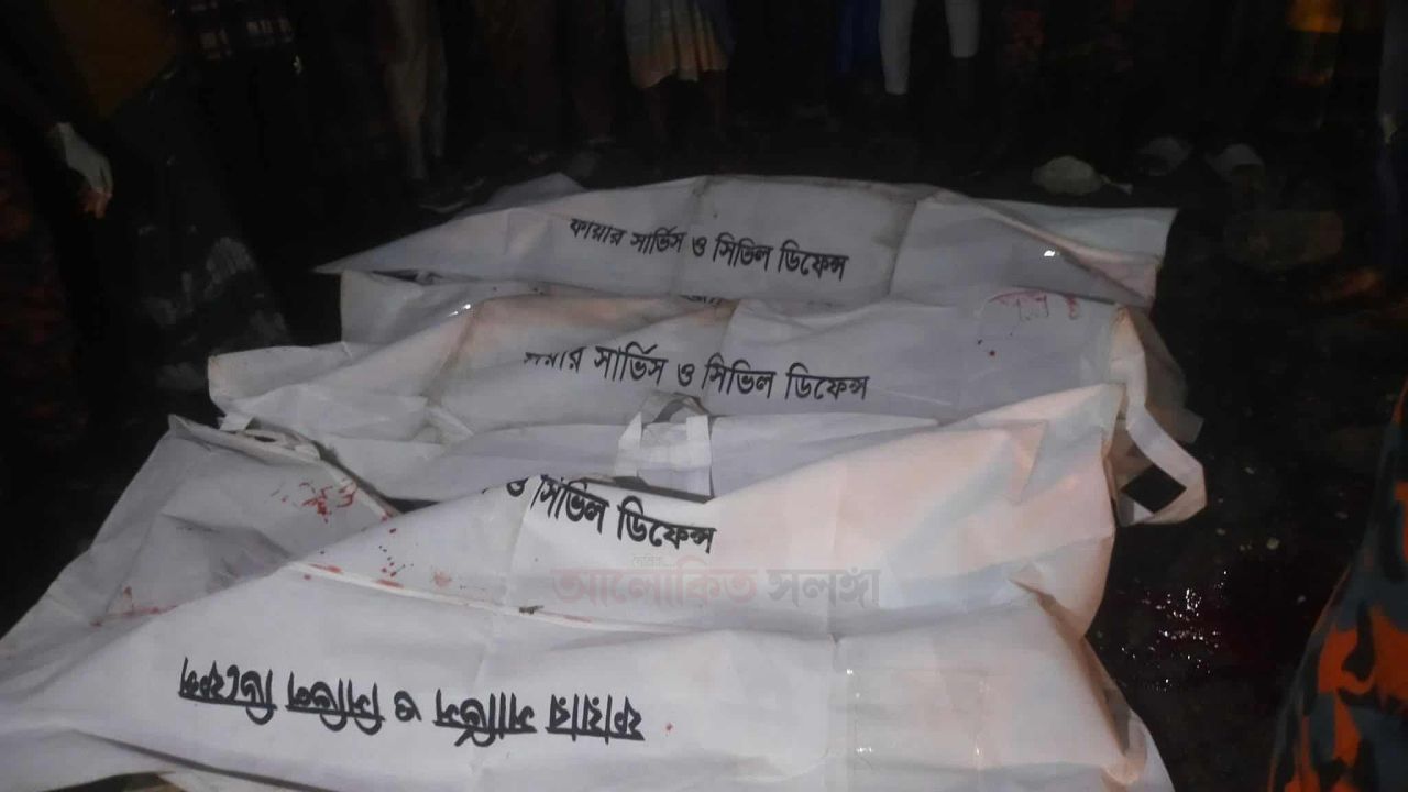 বাগেরহাটের রামপালে মর্মান্তিক সড়ক দুর্ঘটনা ট্রাকের ধাক্কায় ৩ মোটরসাইকেল আরোহী নিহত