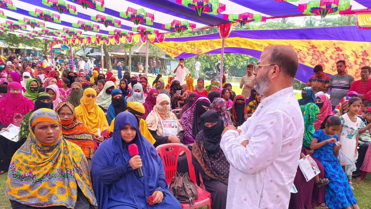 নারীর ক্ষমতায়নই টেকসই উন্নয়নের চাবিকাঠি রামপালের উঠান বৈঠকে ড. শেখ ফরিদুল ইসলাম