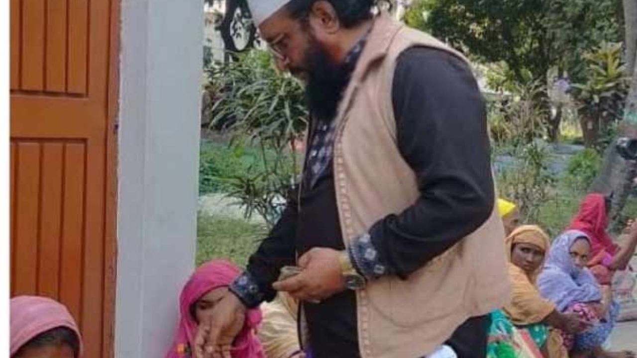 গরিব অসহায় মানুষদের সাহায্য করলেন এবি পার্টির প্রার্থী ড. মোহাম্মদ আব্দুর রহমান মুহসেনী
