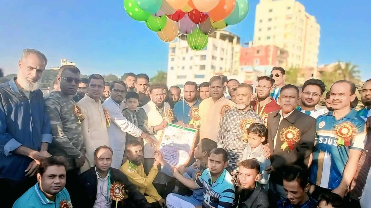 বগুড়া জেলা লেদ শ্রমিক ইউনিয়নের ফুটবল টুর্নামেন্টের উদ্বোধনী খেলা অনুষ্ঠিত