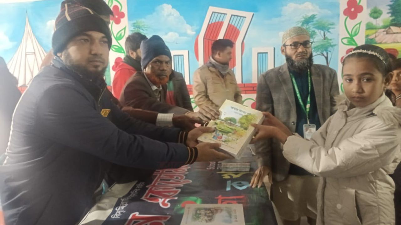 নতুন বই,নতুন স্বপ্নে প্রাণবন্ত শিক্ষার্থী: সৃজন একাডেমিক  স্কুলে পাঠ্যপুস্তক-বিতরণ 