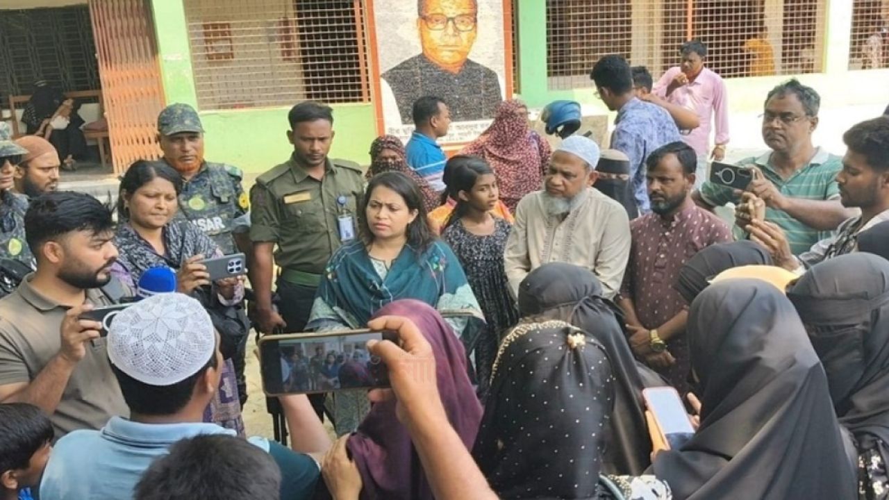 রাত পোহালেই এসএসসি পরীক্ষা: শিক্ষার্থীদের প্রবেশপত্র না দিয়ে টাকা নিয়ে উধাও শিক্ষক ও অফিস সহকারী