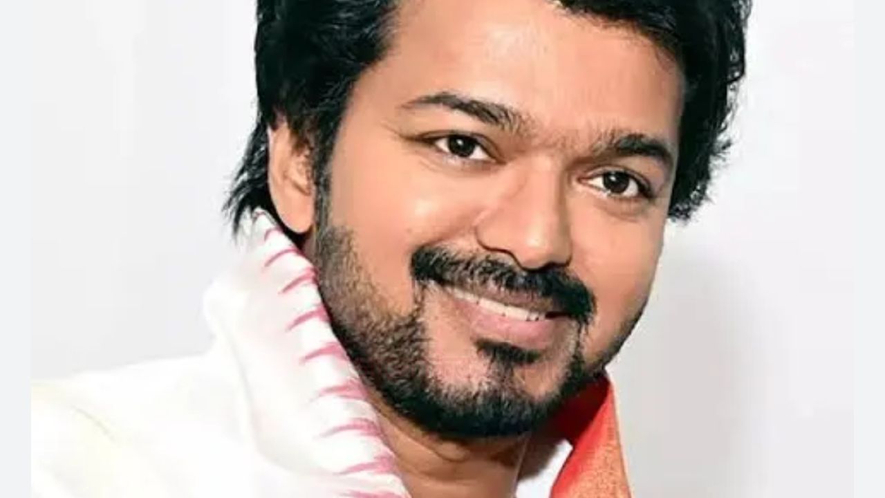 যে ছয় পদক্ষেপে তামিলনাড়ুর রাজনীতিতে চমক দেখালেন ‌থালাপতি বিজয়।