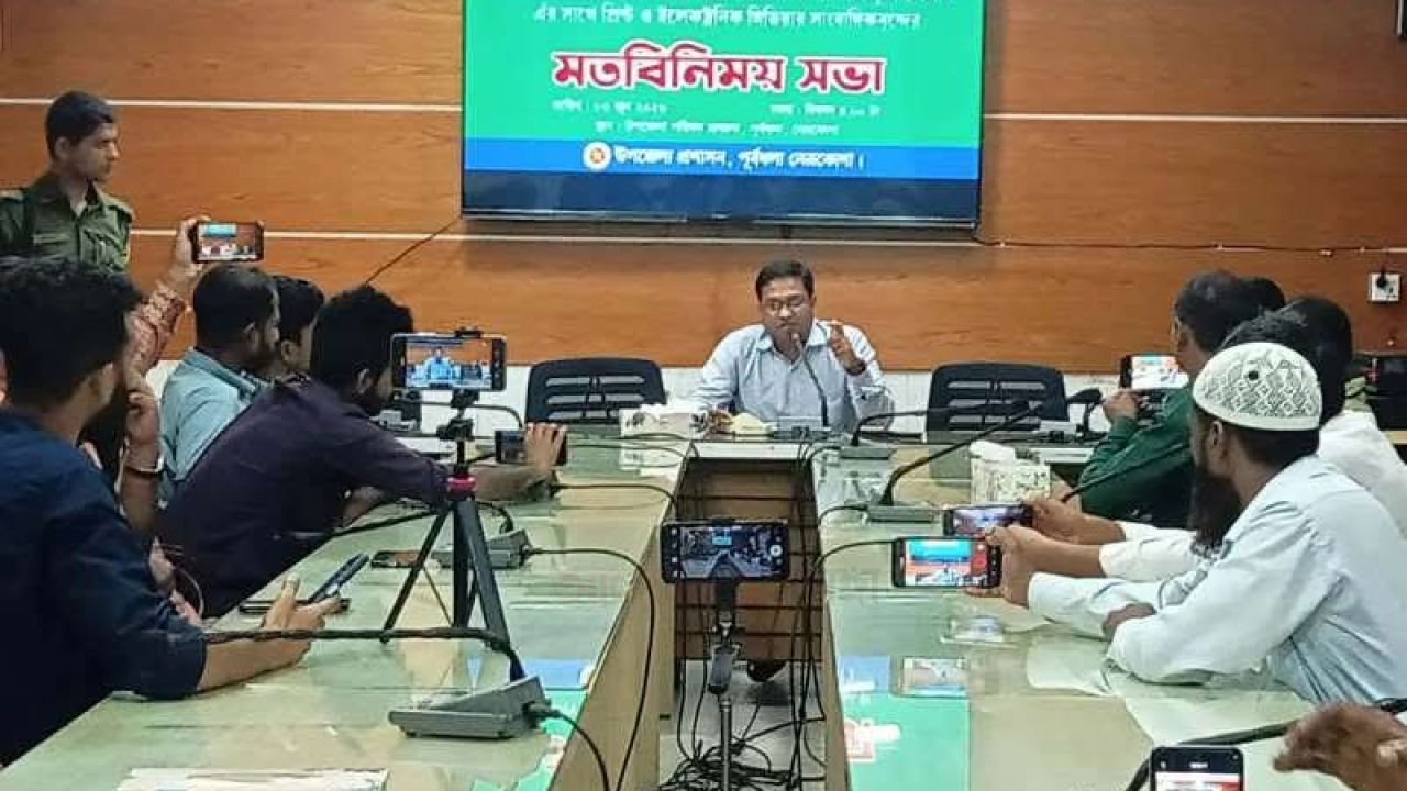 পূর্বধলায় ইউএনও শফিকুল ইসলামের সাথে সাংবাদিকদের পরিচিতি ও মতবিনিময় 