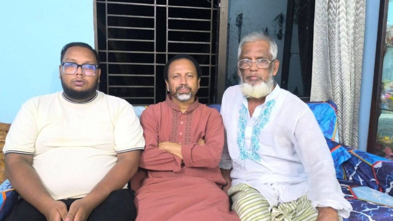 সিরাজগঞ্জের প্রবীণ সাংবাদিক আখতারুজ্জামান বাবলুর শারীরিক খোঁজখবর নিলেন সাইদুর রহমান বাচ্চু।