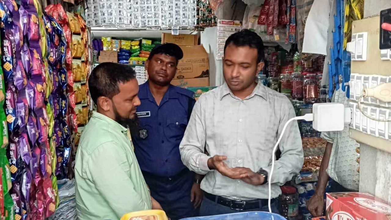 জয়পুরহাটে ভোক্তা অধিদপ্তরের অভিযানে দুই প্রতিষ্ঠানকে জরিমানা