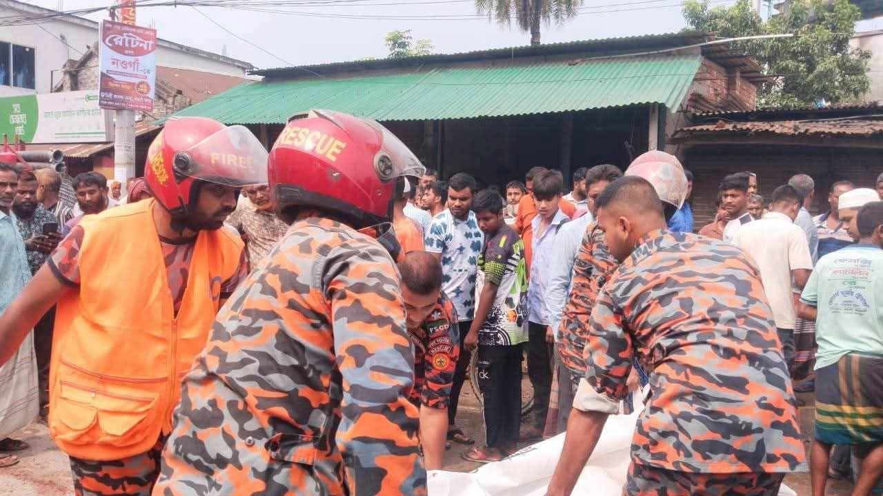 জয়পুরহাট পাঁচবিবিতে ট্রাকের চাপায় পিষ্ট হয়ে যুবকের মৃ ত্যু