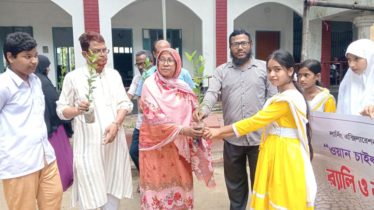 ঠাকুরগাঁওয়ে বৃক্ষ রোপন ও র‍্যালি অনুষ্ঠিত হয়েছে
