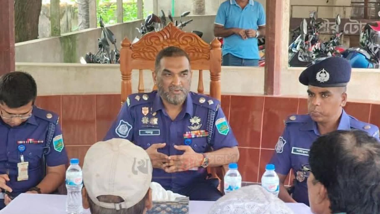 রায়গঞ্জে সম্প্রীতির বার্তা, ধর্মীয় নেতাদের সঙ্গে এসপির মতবিনিময়.