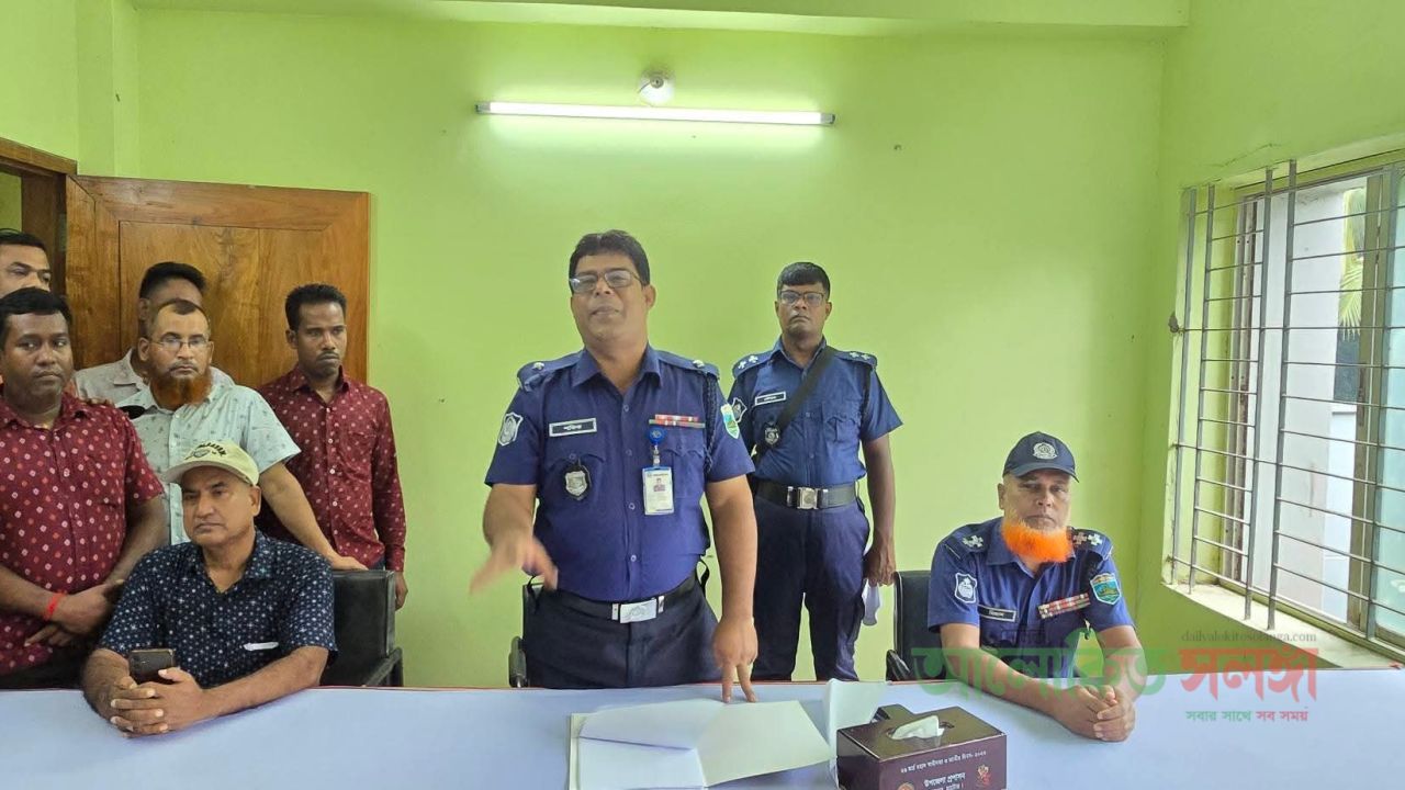 লালপুরে জুয়েলারি ও ভাঙ্গারি ব্যবসায়ীদের সাথে পুলিশের নিরাপত্তামূলক মতবিনিময় সভা​