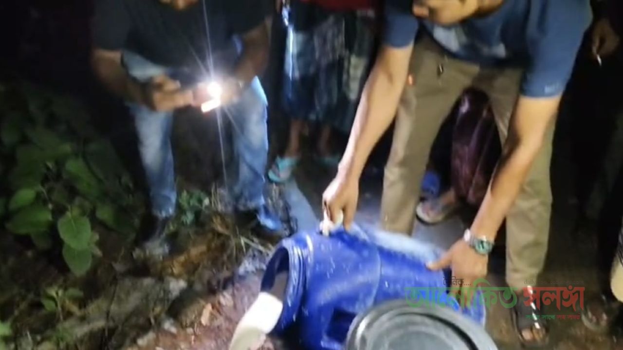 ভাঙ্গুড়ায় ভেজাল দুধ তৈরির উপকরণ রাখার অভিযোগ
