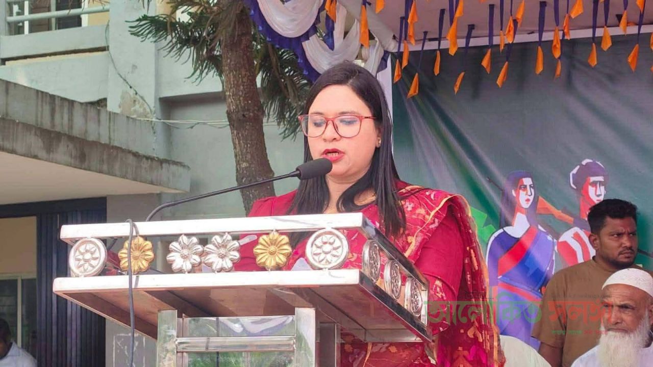 নরসিংদীর শিবপুরে ডিসি রোডের ময়লার ভাগাড়কে ফুল,ফল ও ঔষধি বাগান করলেন  উপজেলা নির্বাহী অফিসার।