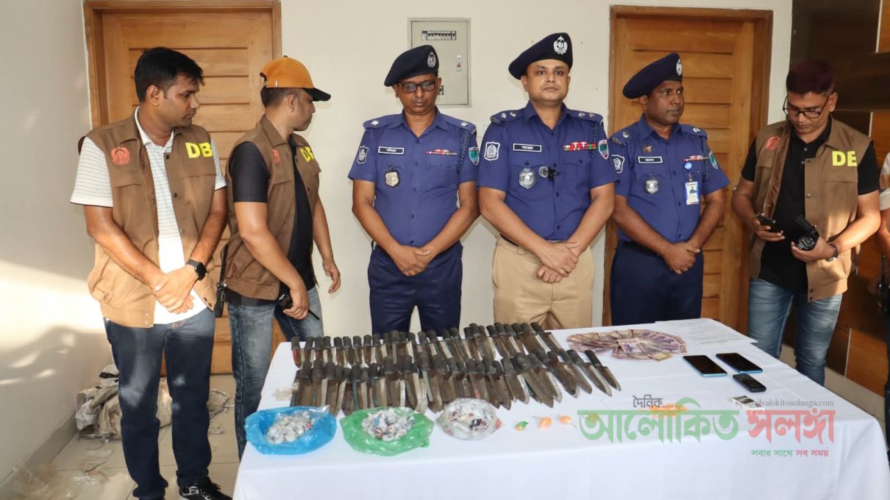 বাগেরহাট জেলা পুলিশ ও জেলা গোয়েন্দা শাখা’র যৌথ অভিযানে।১১ জন আসামী গ্রেফতার। 