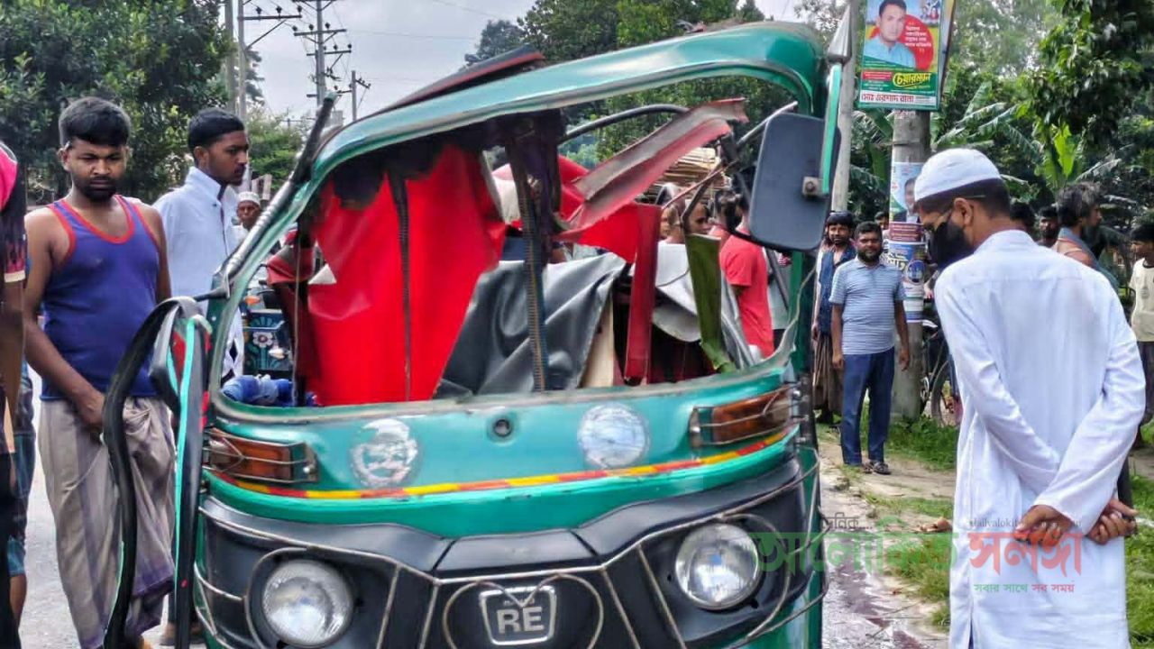 সিরাজগঞ্জে বাস-সিএনজি সংঘর্ষে কলেজছাত্রী নিহত, আহত ৩