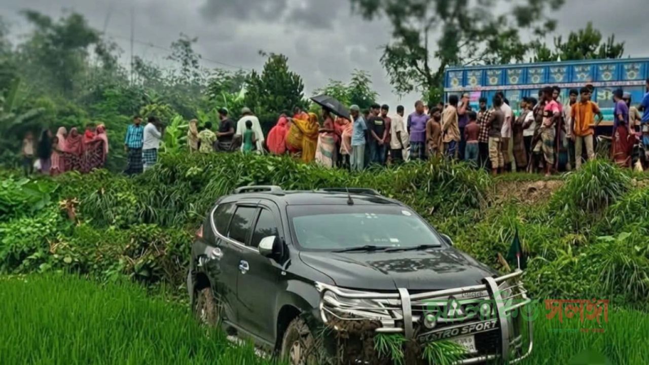 পথচারীকে বাঁচাতে গিয়ে দুর্ঘটনা, স্ত্রীসহ আহত প্রতিমন্ত্রী