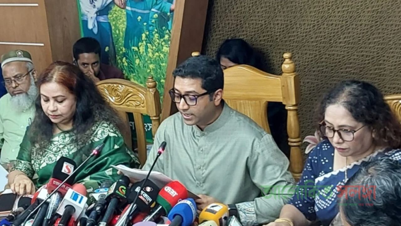 প্রাথমিক শিক্ষকদের বদলি অনির্দিষ্টকালের জন্য স্থগিত