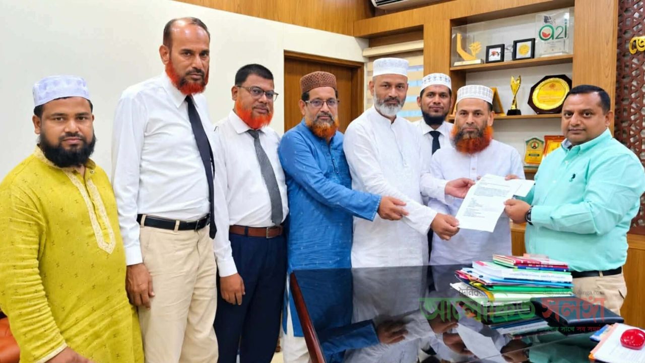 ঢাকা থেকে রংপুর অভিমুখে১১দলীয় ঐক্যের লংমার্চ উপলক্ষে সিরাজগঞ্জে পথসভা আয়োজনের কথা জানিয়ে জেলা প্রশাসক ও পুলিশ সুপারকে স্মারকলিপি দিয়েছে জামায়াতে ইসলামীর নেতৃত্বাধীন১১দলীয় ঐক্যজোট