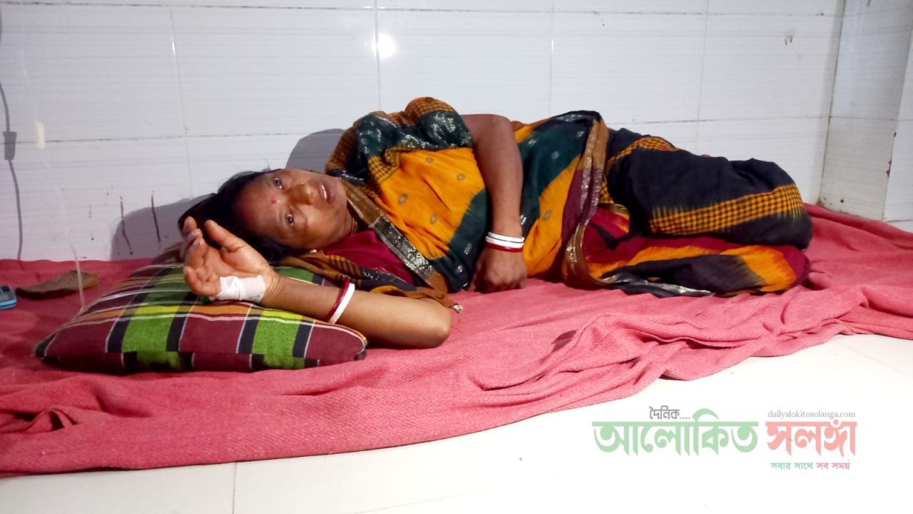 নওগাঁর মান্দায় জমি বিরোধে ৬০ বছরের নারীকে পিটিয়ে জখম
