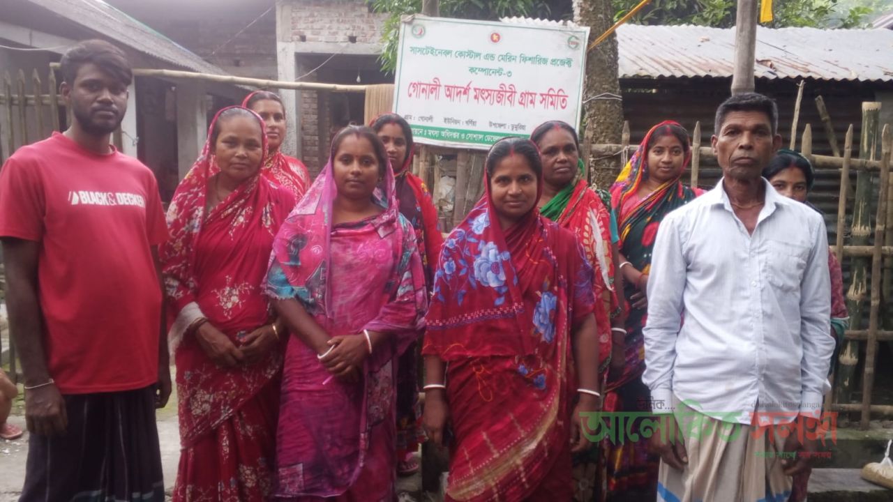 স্বাবলম্বী হচ্ছে মৎস্যজীবীরা, সাফল্যের শীর্ষে ডুমুরিয়ার গোনালী আদর্শ মৎস্যজীবী গ্রাম সমিতি