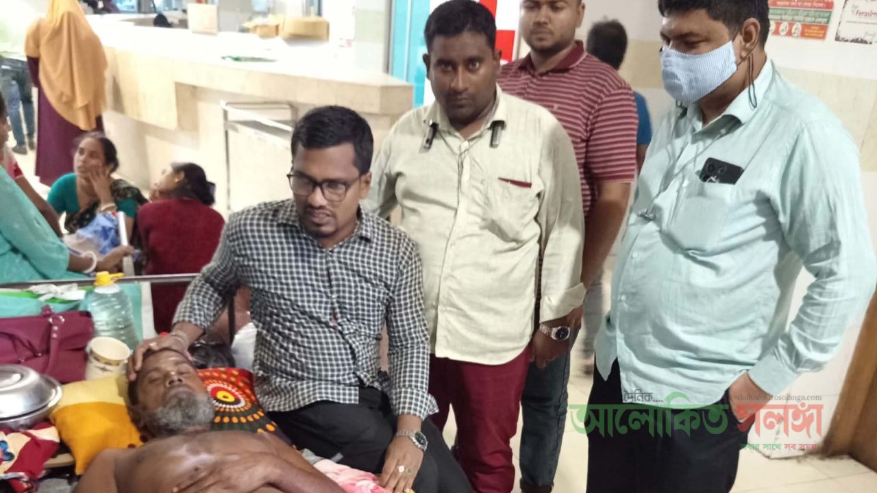 অসুস্থ সাংবাদিকের পিতার পাশে সেন্ট্রাল প্রেসক্লাবের নেতৃত্ববৃন্দ
