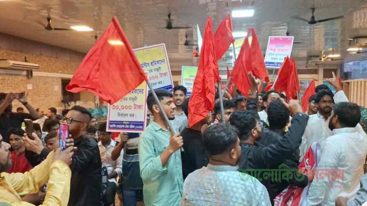 ১ ডিসেম্বরের মধ্যে ন্যূনতম মজুরি ৩০ হাজার করার আলটিমেটাম গার্মেন্টস শ্রমিকদের।