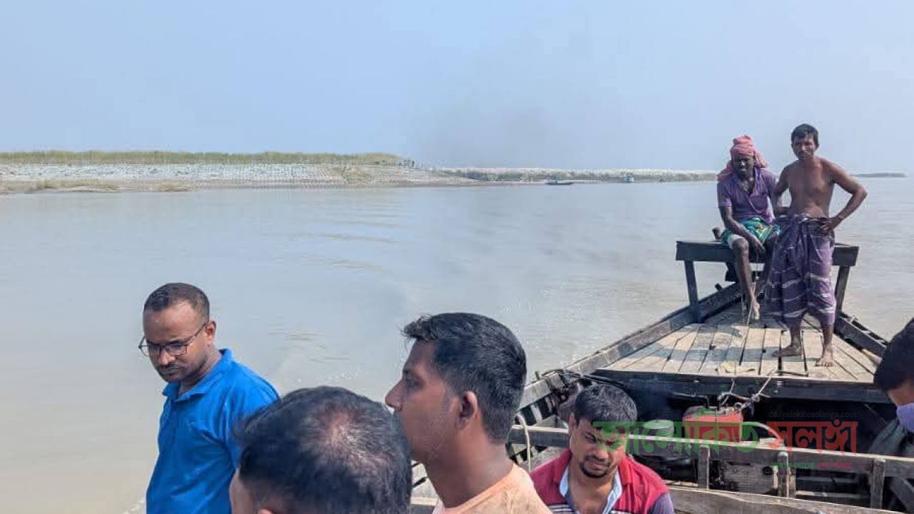 বাঘায় বালুমহালে এসিল্যান্ডের অভিযান, দুইজনকে ২ লাখ টাকা জরিমানা
