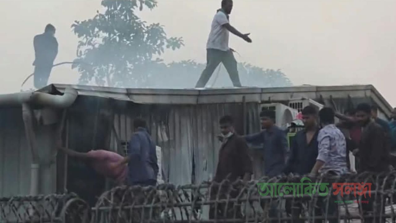এক ঘণ্টার অভিযানে নিয়ন্ত্রণে ইবনে সিনার ওষুধ কারখানার আগুন