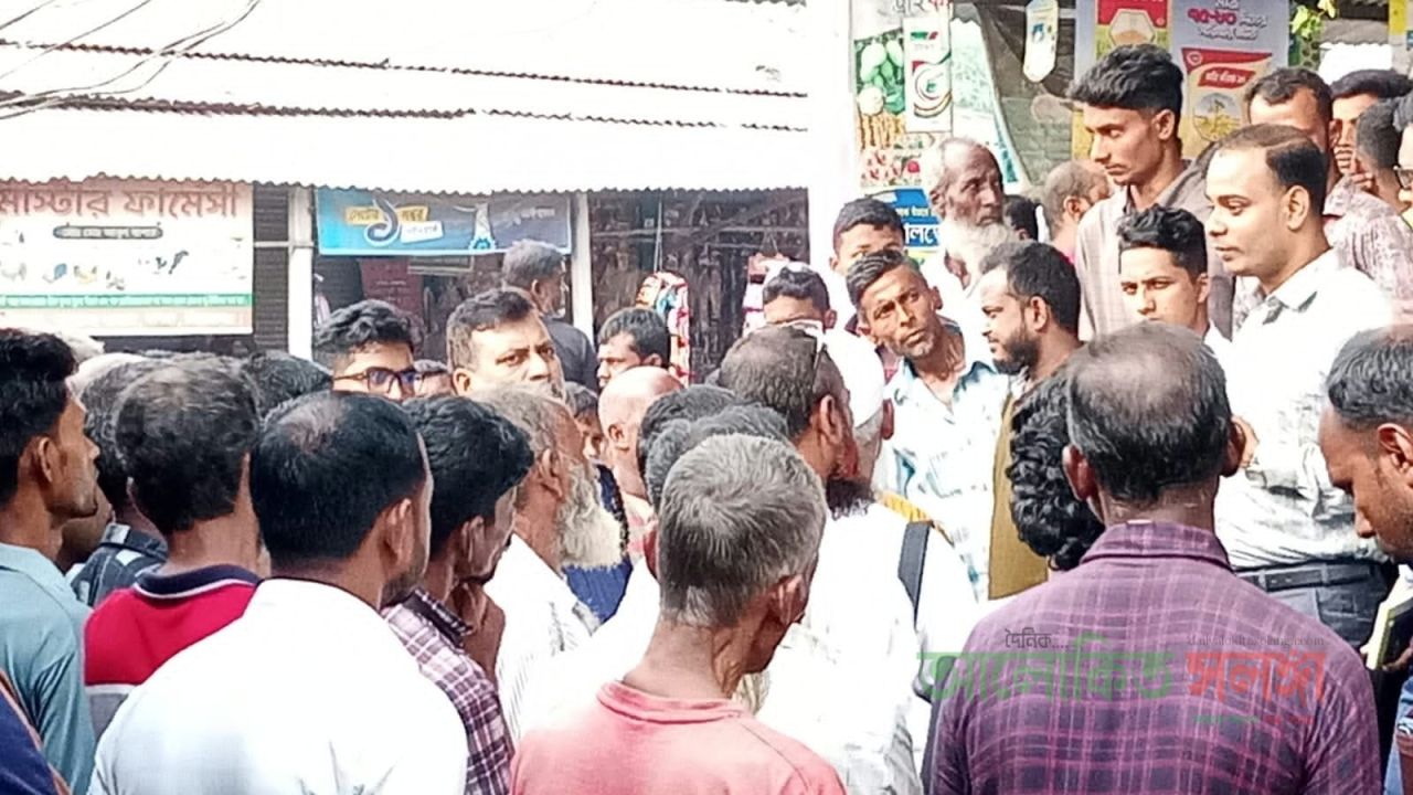 সলঙ্গায় ৭৫ বস্তা জব্দ : ৪০ হাজার টাকা জরিমানা