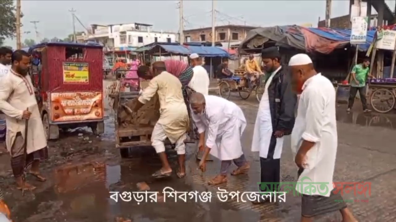 মাওলানা নুরুল আলমের নেতৃত্বে কিচক বন্দরে সড়ক সংস্কার ও পানি নিষ্কাশন কার্যক্রম, সাধুবাদ জানিয়েছেন স্থানীয়রা
