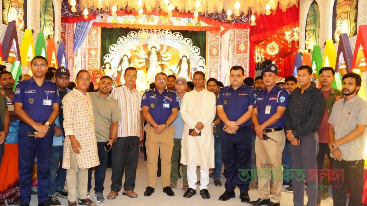 পূজামণ্ডপের নিরাপত্তায় ২৪ ঘণ্টা সজাগ পুলিশ:কুমিল্লায় চট্টগ্রাম রেঞ্জ ডিআইজি