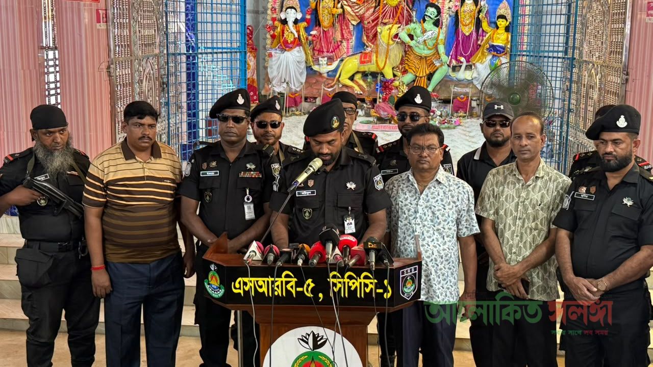 চাঁপাইনবাবগঞ্জে দুর্গাপূজামণ্ডপ পরিদর্শন ও এসআরবি-৫-এর প্রেস ব্রিফিং