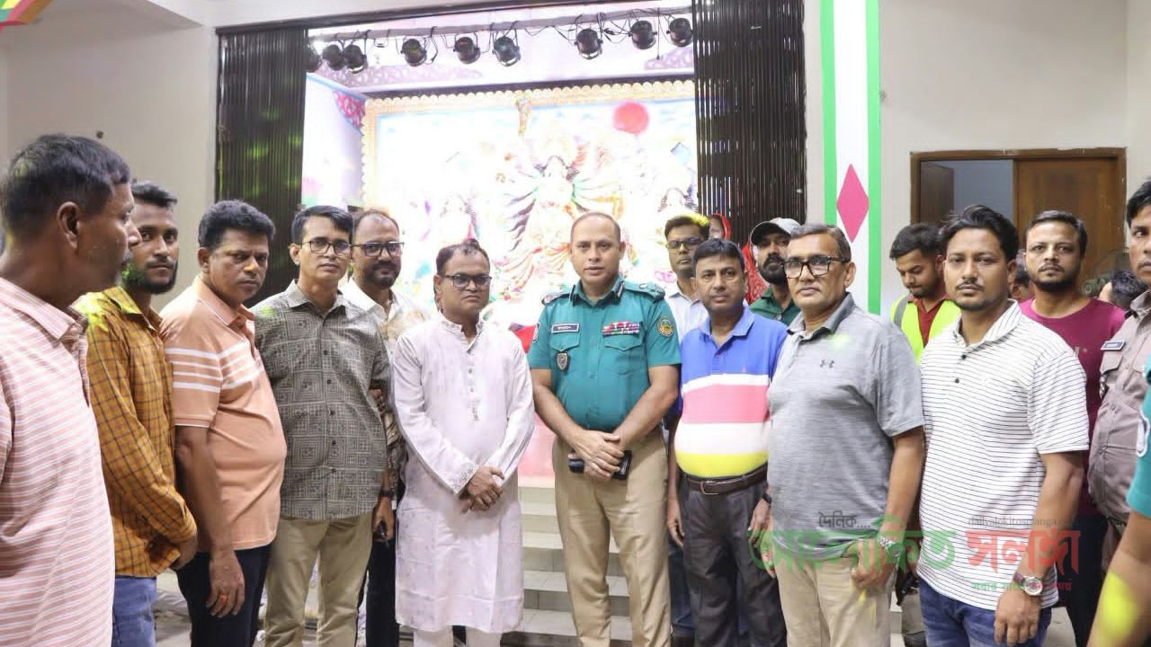 গাজীপুরে শারদীয় দুর্গাপূজা-২০২৬ উপলক্ষে পুলিশ কমিশনার কর্তৃক পূজামণ্ডপ পরিদর্শন