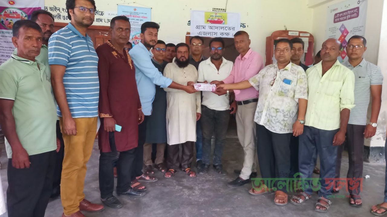 নৈহাটি ইউনিয়ন পরিষদের সকল পূজামন্ডপে শুভেচ্ছা উপহার প্রদান 