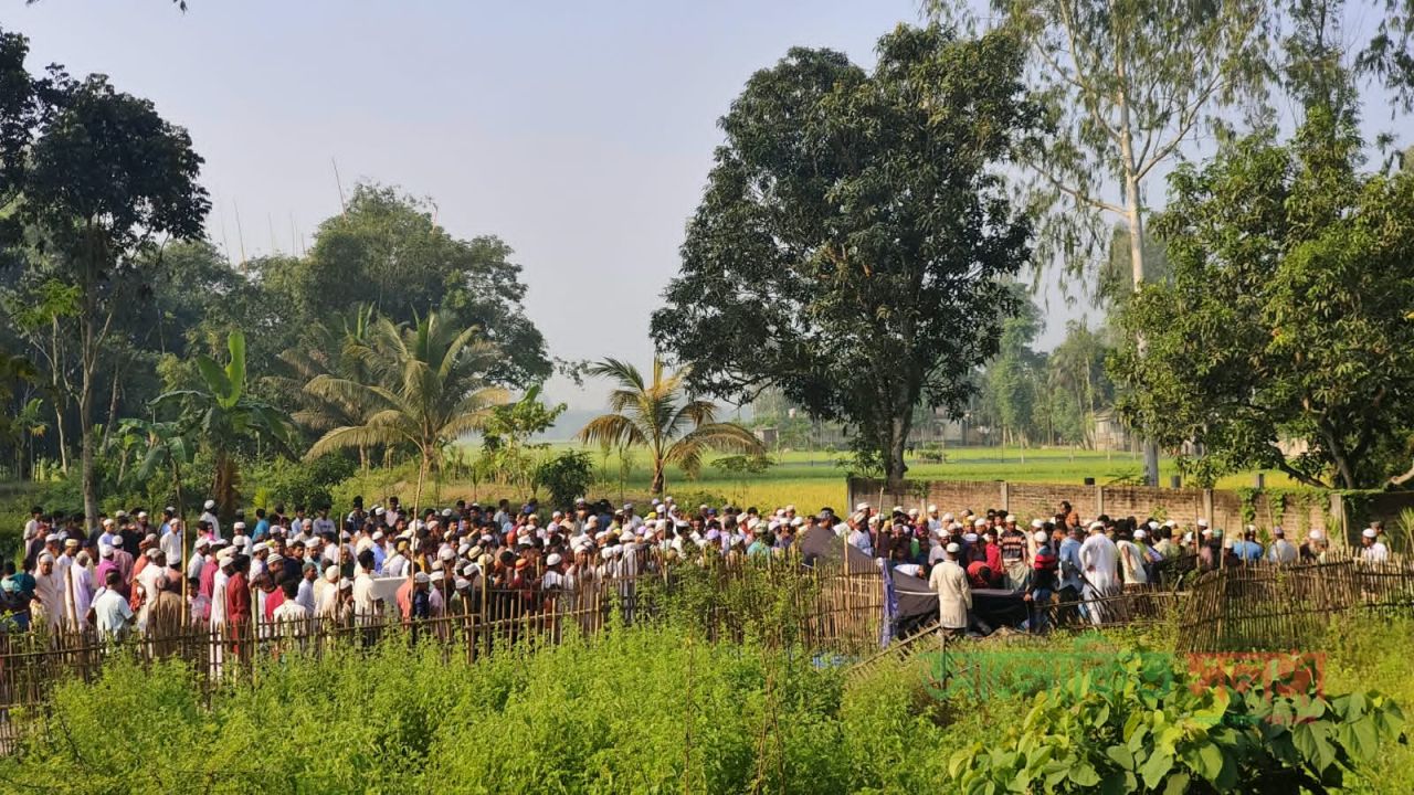 রৌমারীতে মায়ের কবরের পাশে দাফন হলো ছেলে মেয়ের