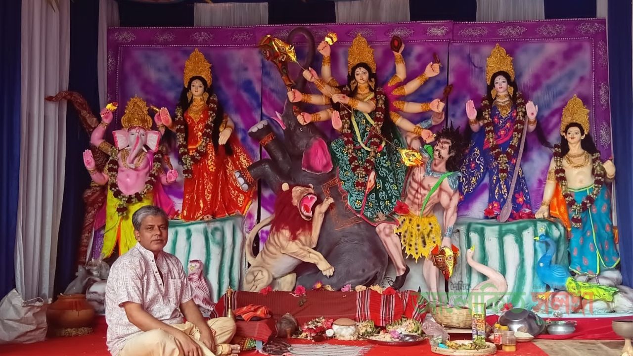 সলঙ্গায় দুর্গোৎসবে দর্শনার্থীদের ভীড়