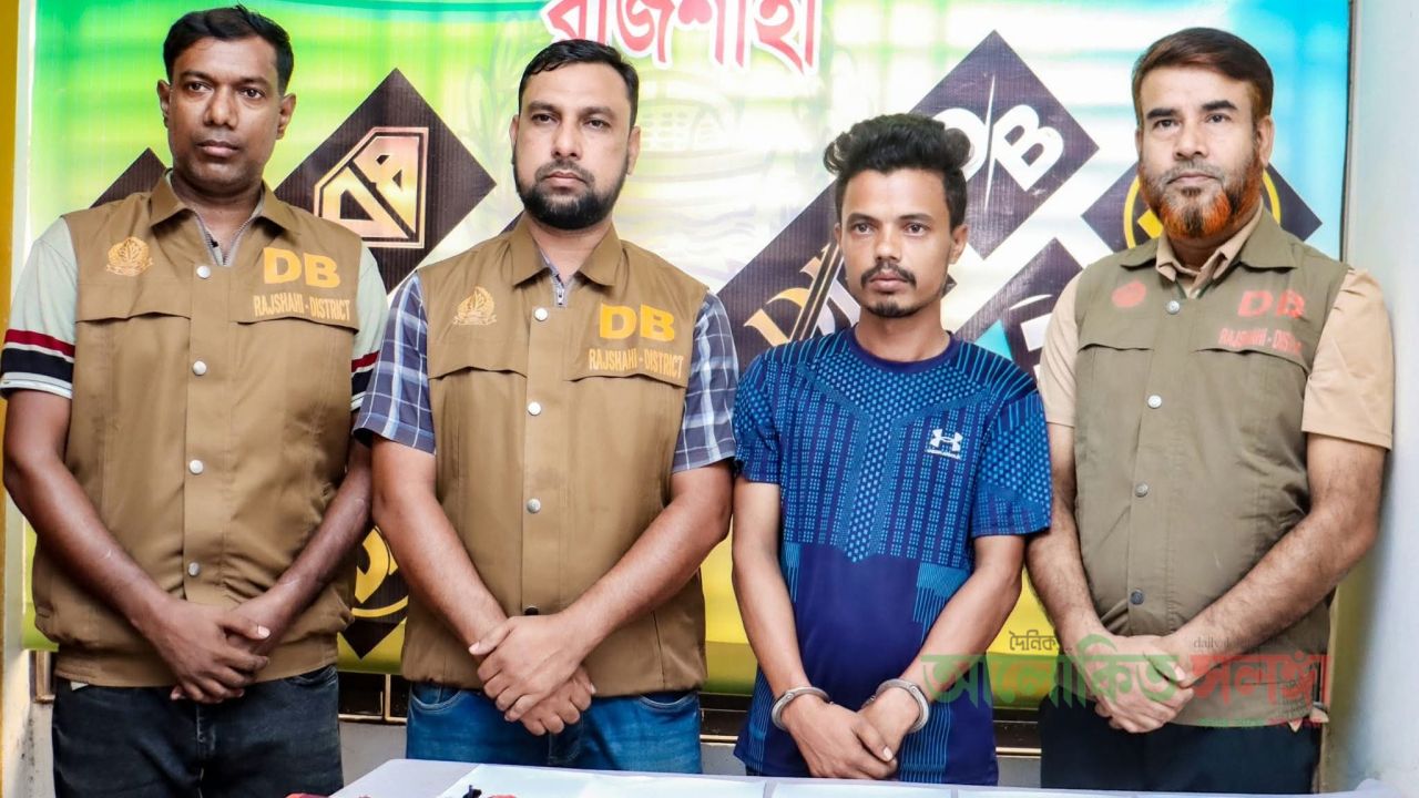 দুর্গাপুরে ডিবি পুলিশের অভিযান ৭,৩৭৫ পিস ইয়াবা ও ট্রাকসহ এক চালক গ্রেফতার পলাতক ১