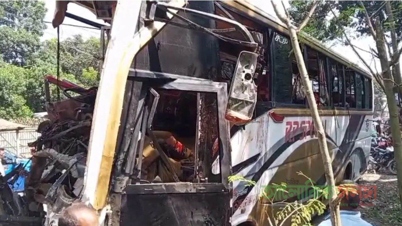 নাটোরে ভয়াবহ দুর্ঘটনা: নিহত ১৪ জনের মধ্যে পরিচয় মিললো আটজনের