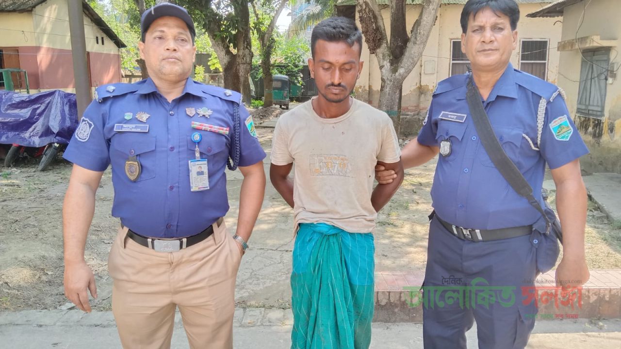 ফরিদপুরে মাদক কেনার টাকা না পেয়ে মাকে কুপিয়ে হত্যার অভিযোগ, ছেলে আটক