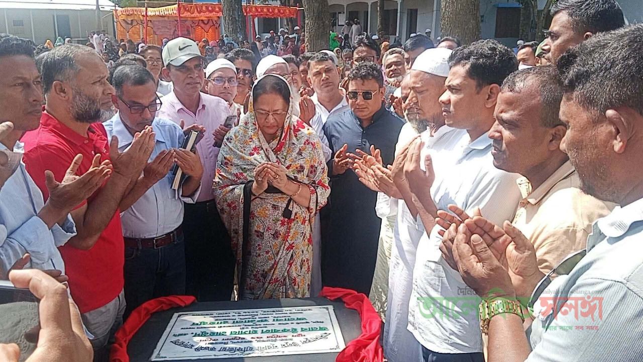 মদীনাতুল উলুম নূরানী হাফিজিয়া ক্বওমী মাদ্রাসার নতুন ভবন উদ্বোধন করেন-সাবেক এমপি রুমানা মাহমুদ 