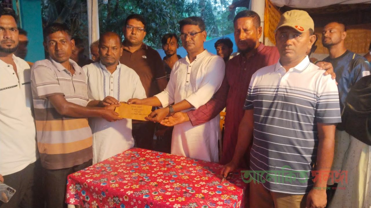 তেরখাদার আজগড়া ইউনিয়নে  সকল পূজামণ্ডপ পরিদর্শন করেন বিএনপি নেতা  ও ইউপি চেয়ারম্যান প্রার্থী শেখ জাহিদুল ইসলাম