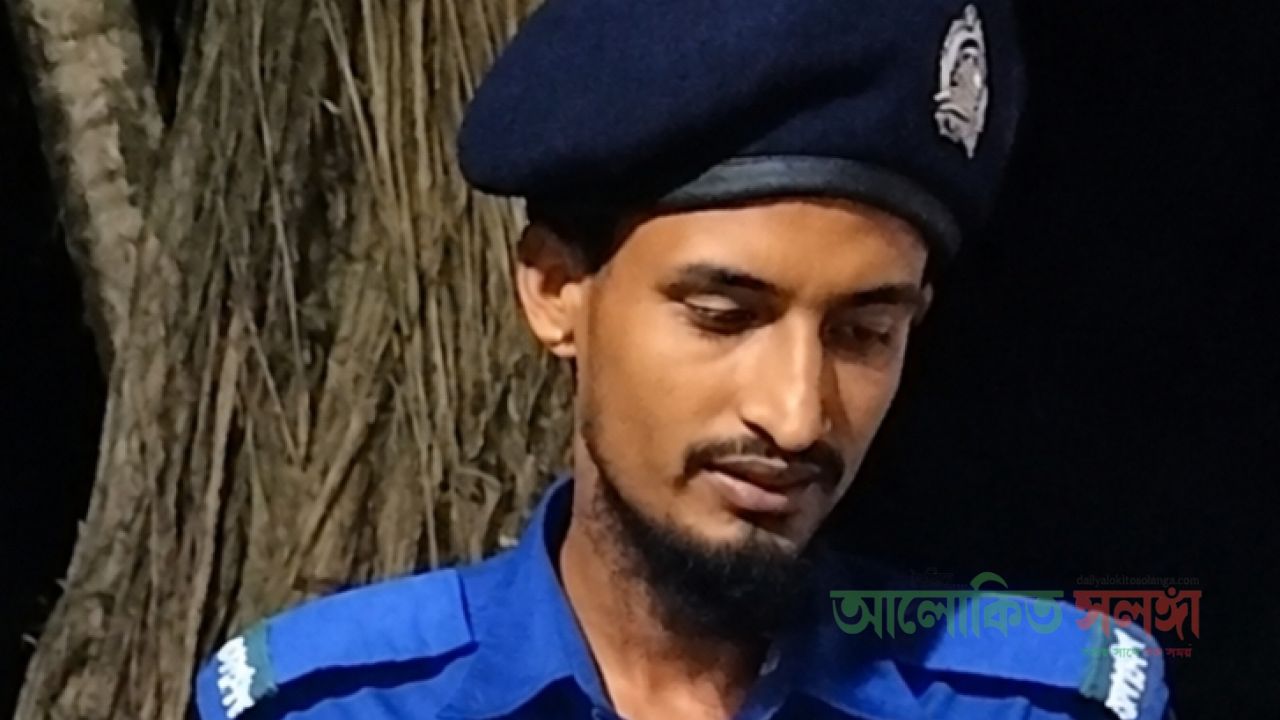 গোপালগঞ্জে গ্রাম পুলিশকে চড় মারার অভিযোগ চেয়ারম্যানের বিরুদ্ধে।