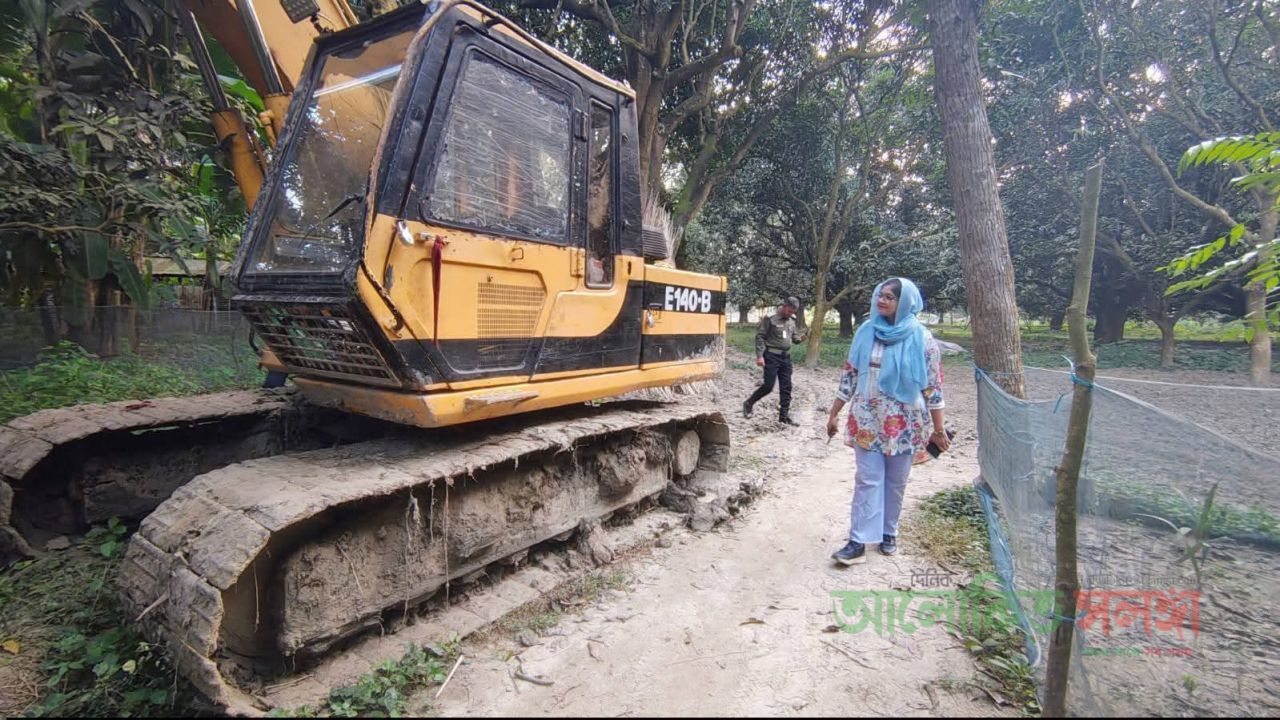 বাঘায় কৃষিজমিতে পুকুর খননের অভিযোগে অভিযান