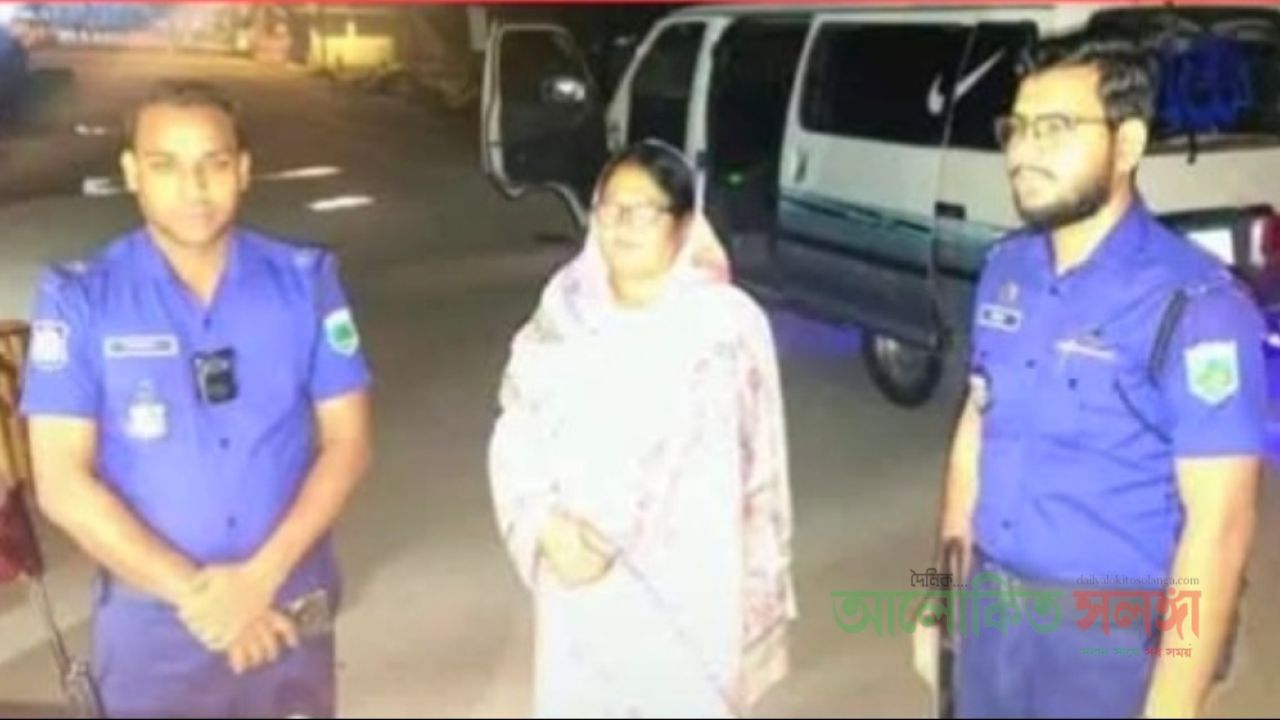 সোনামসজিদ সীমান্তে  যুব মহিলা লীগের কোষাধ্যক্ষ সুলতানা  আটক