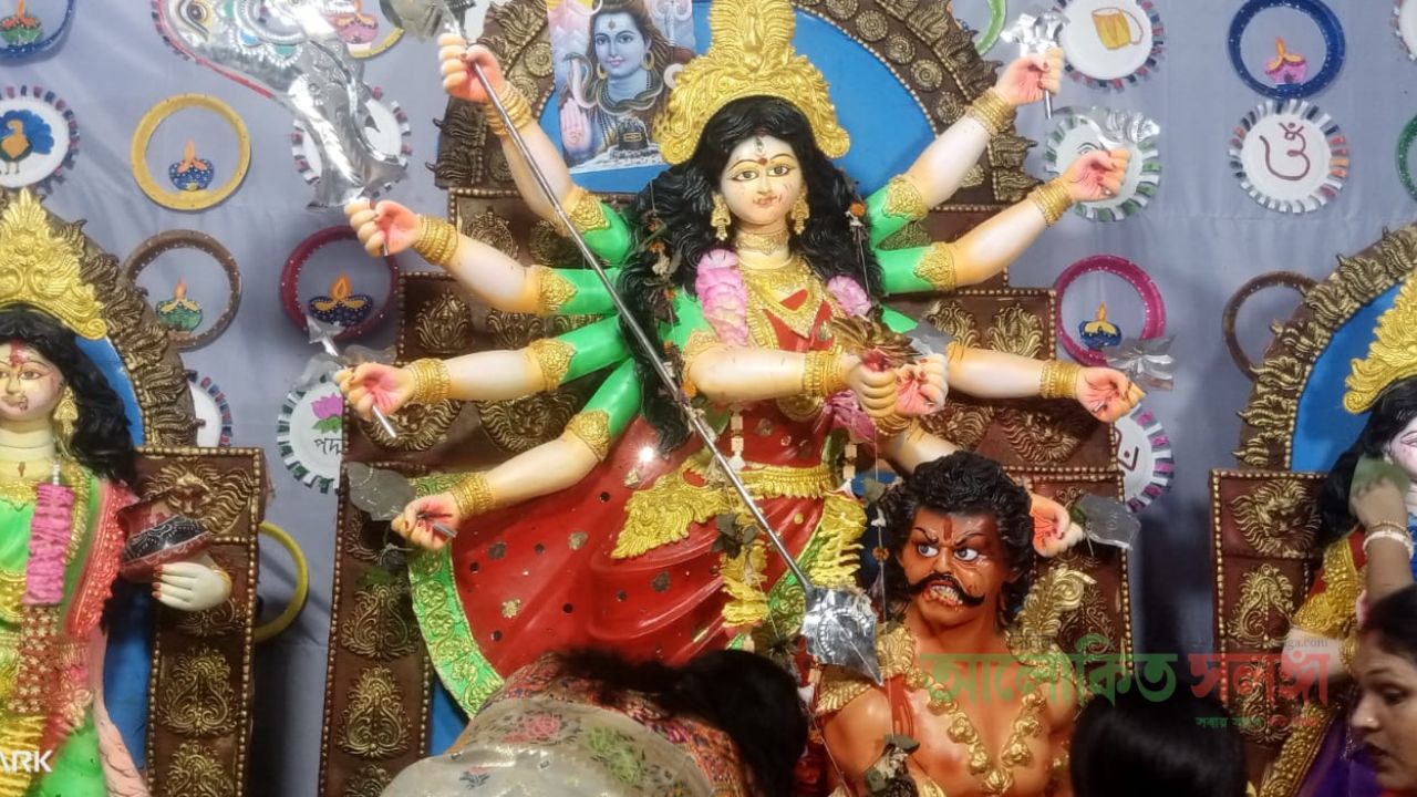 দাউদকান্দির আউটিয়াখোলা তারনবাড়ি মন্দিরে প্রতিমা বিসর্জনে শেষ হলো দুর্গোৎসব