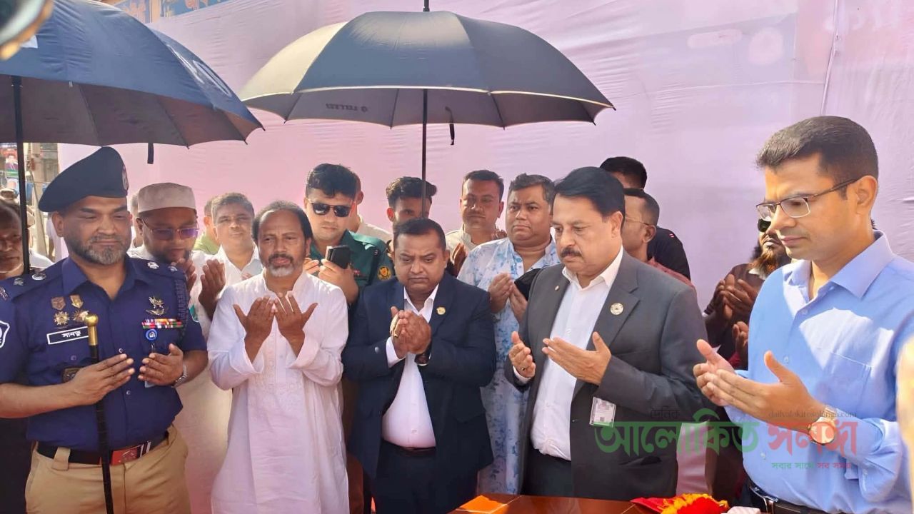 সিরাজগঞ্জে শহীদ মহুকুমা প্রশাসক শামসুদ্দিন গেইটের পুনর্নির্মাণ এর উদ্বোধন করেন প্রধানমন্ত্রীর মুখ্য সচিব এবিএম আব্দুস সাত্তার