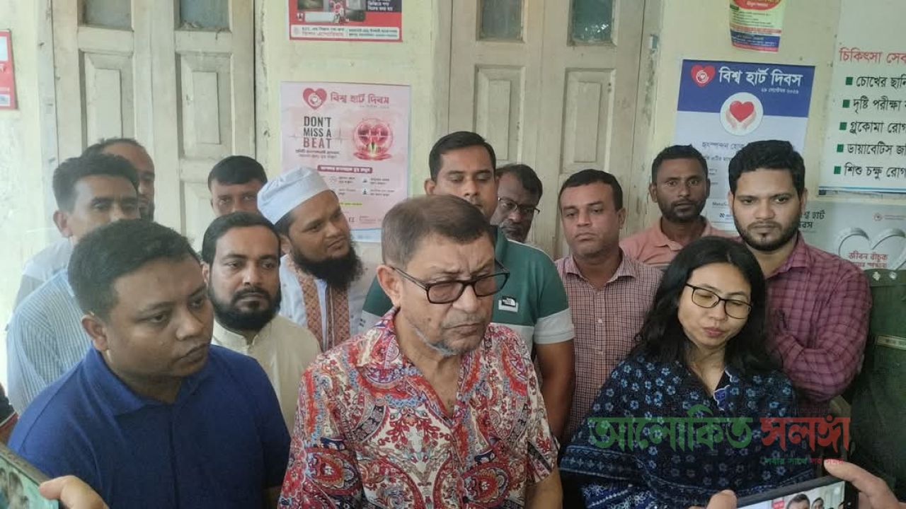 আকস্মিক স্বাস্থ্যমন্ত্রী  সাখাওয়াত হোসেন সরেজমিনে ফুলপুর উপজেলা স্বাস্থ্য কমপ্লেক্স পরিদর্শন 